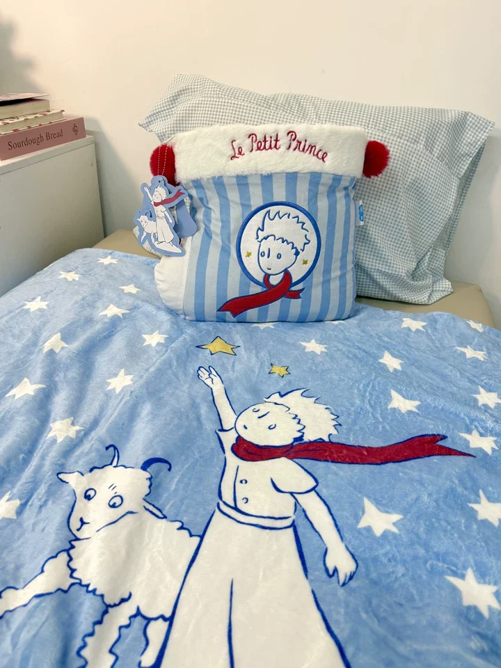 Kleine Prins Cartoon Kerstsokken Kussen Deken Twee-in-één Dutje Kussen Deken Dual-Purpose Meisje Verjaardagscadeau