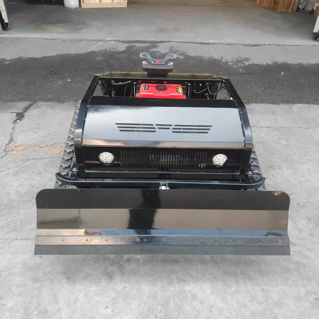 ZNW-800S is een afstandsbediening grasmaaier die kan worden uitgerust met een sneeuwschuiver en de afstandsbediening optillen