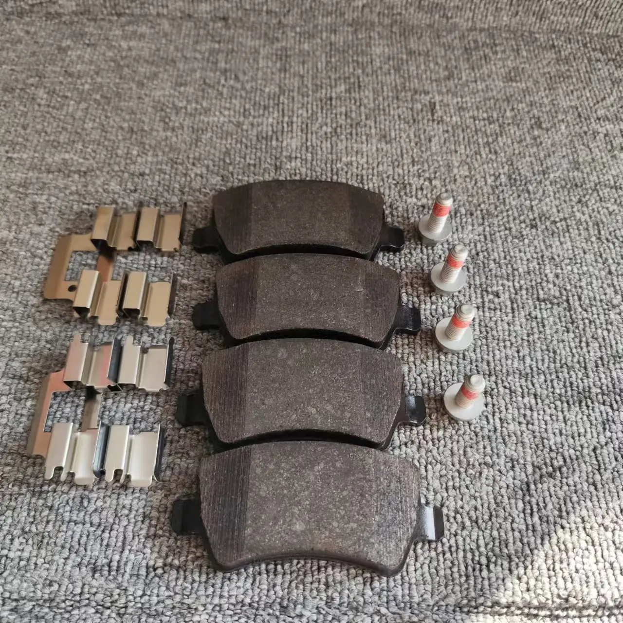 Range rover Found after four brake pads LR147981 LR164821 / LR108260 / LR079935 / LR036574