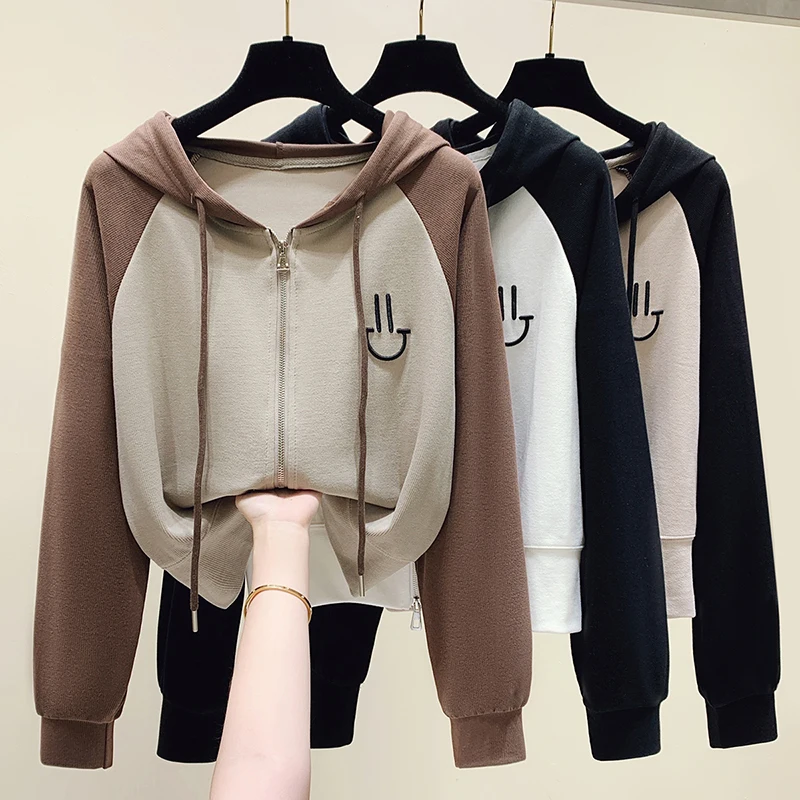 

2023 new women's wear European and American style embroidered color contrast top women's fashionable loose hooded sweater women