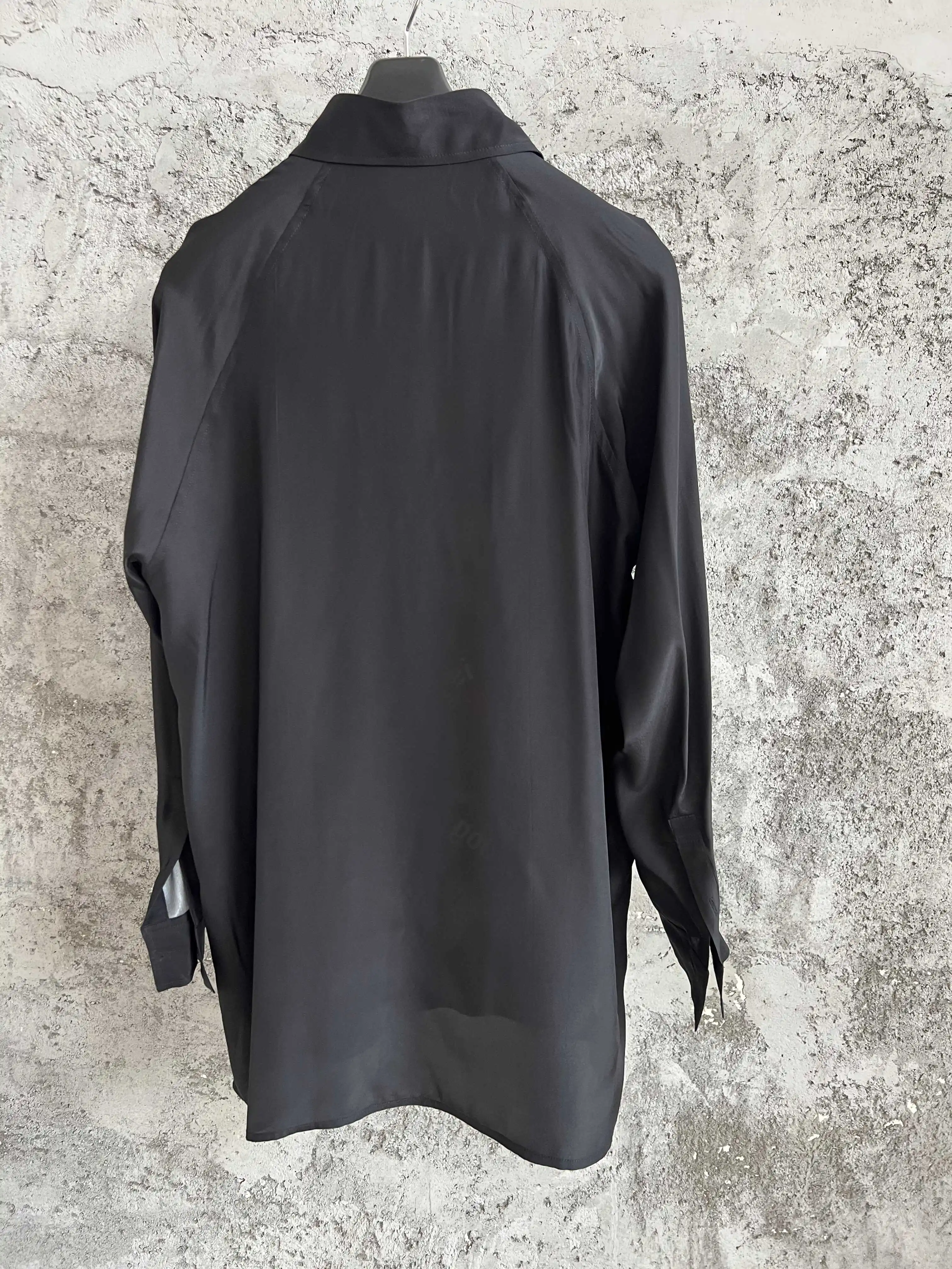 

Original design dark patterned old man and dog silk printed mulberry silk Japanese shirt