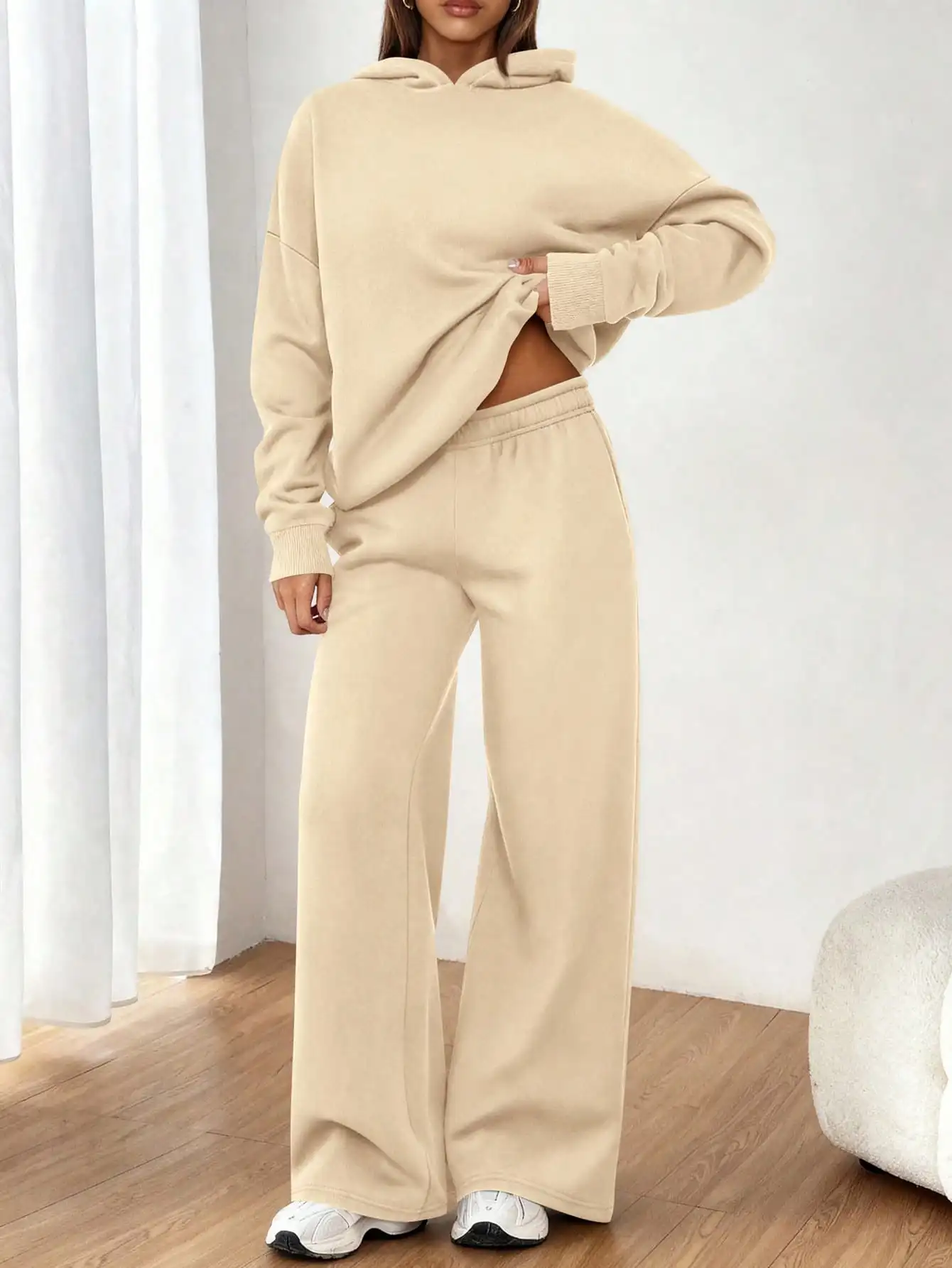 

Женский повседневный комплект из 2 предметов: оверсайз худи и широкие спортивные брюки