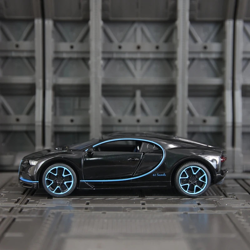 نموذج سيارة محاكاة 1:32 من سبائك بوجاتي تشيرون مع أبواب قابلة للفتح وصوت وضوء، وإكسسوارات سباق السيارات الخارقة #4
