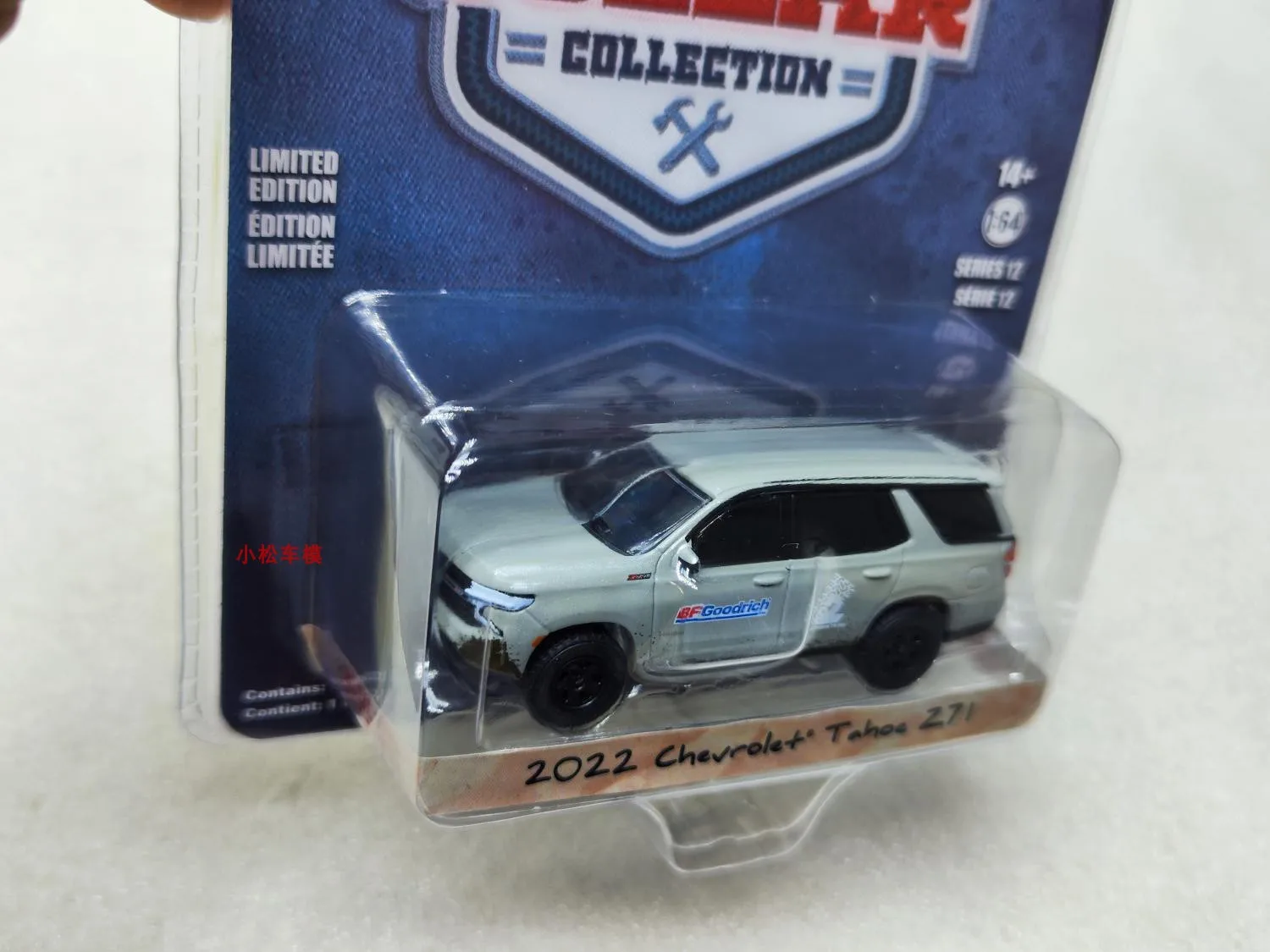 1:64 Collare blu serie 12-2022 Chevrolet Tahe Z71-BFGoodrich Collezione avanzata Ornamenti Modelli di auto