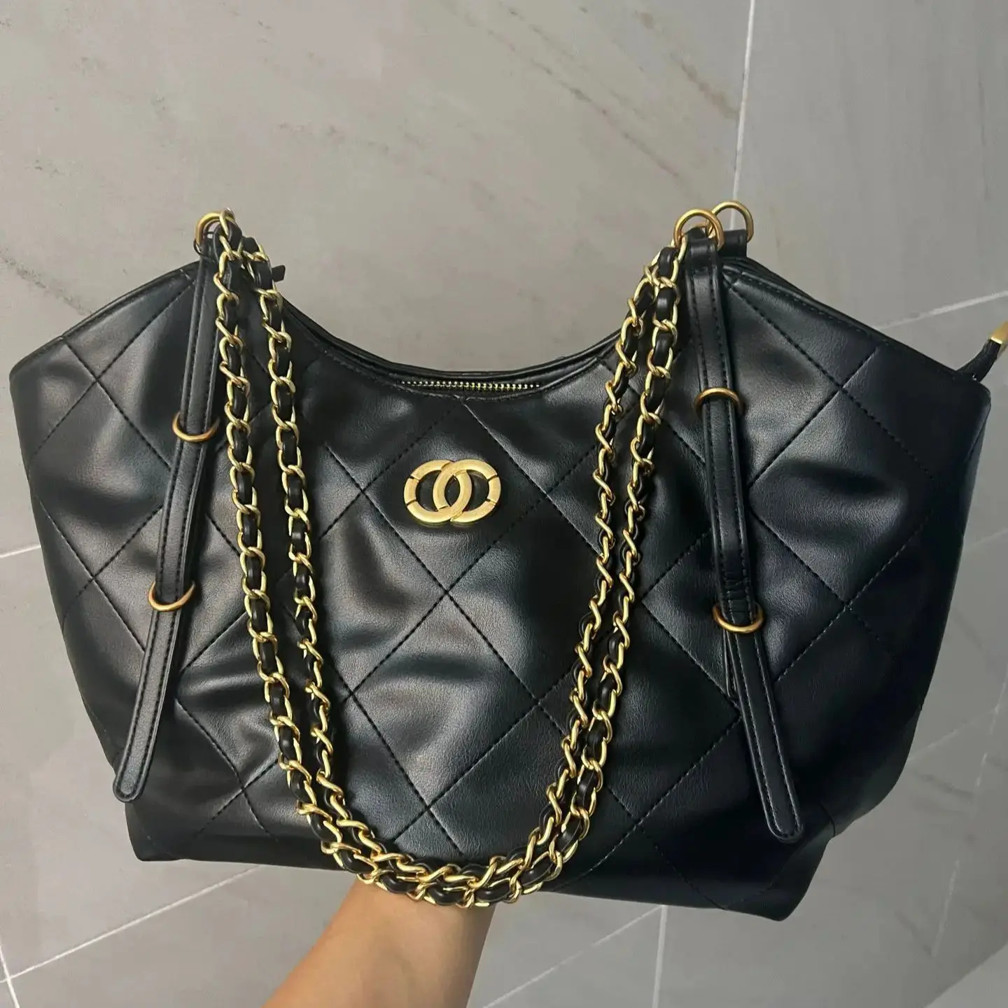 fashionable-women's-handbag-in-classic-leather-design-tote-bag-option-elegant-and-durable-new