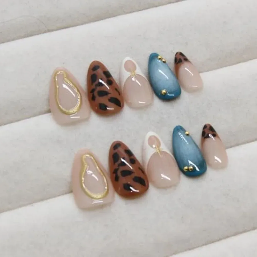 

Накладные ногти в ретро-стиле с леопардовым принтом для женщин, средней длины, акриловые, в форме миндаля, 30 шт., накладные ногти с клейкой основой.