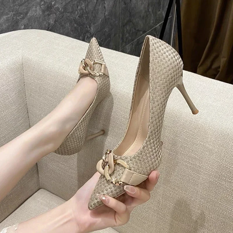 

Metal Buckle Thin Heel Pointed Shoes Fashion Sexy New Temperament Women's Shoes High Heels