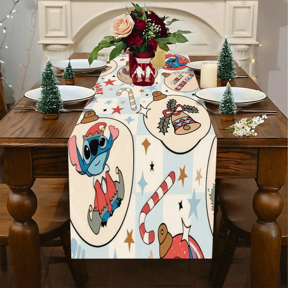 1 pieza de mantel navideño Disney Stitch: Stitch con un sombrero de Navidad y sosteniendo una bastón de caramelo, fondo de cielo estrellado azul claro, adecuado para bodas, fiestas, comedor interior/exterior