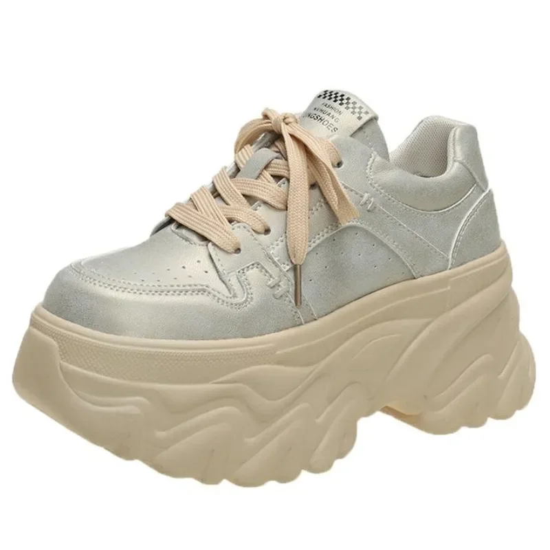 

Новинка 2024 года, осенняя женская обувь на высокой платформе, повседневная обувь на танкетке, увеличивающая рост, массивные кроссовки, женская кожаная обувь