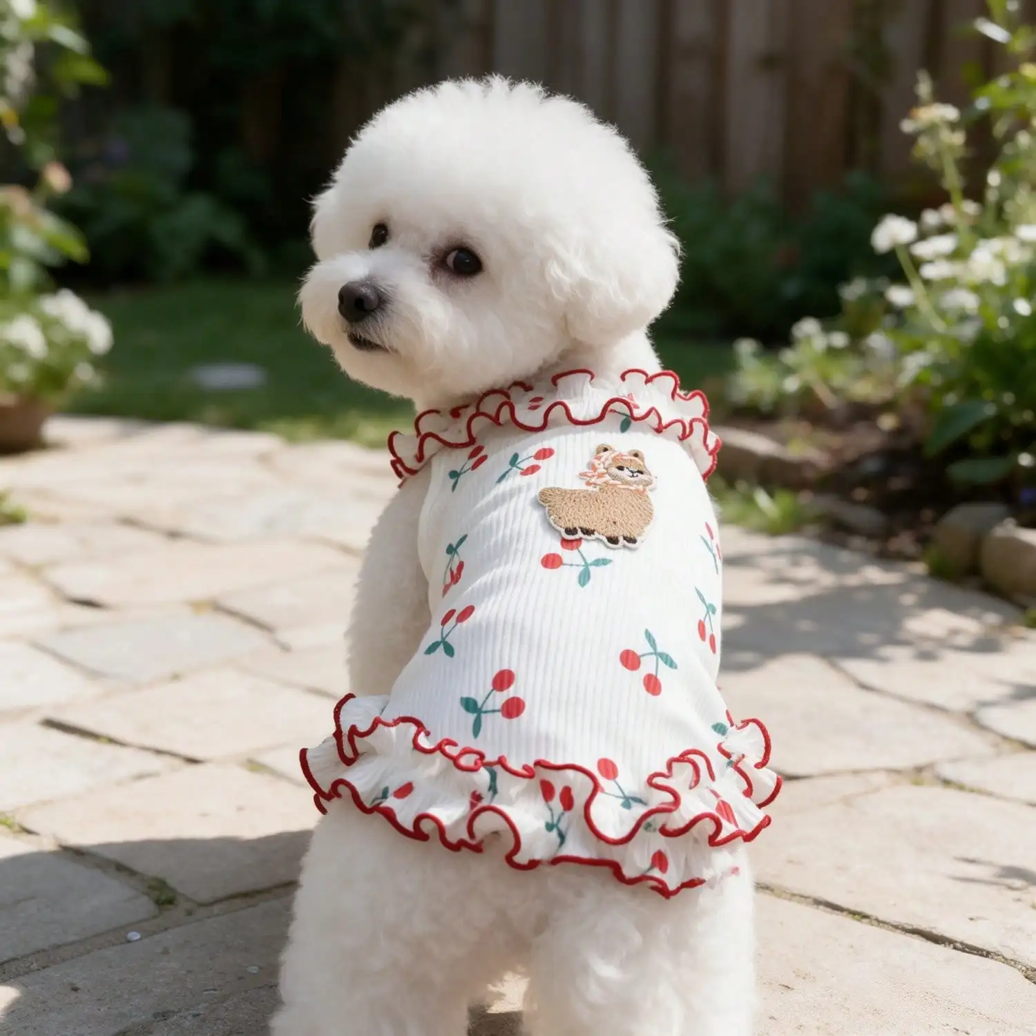 1 Stück Alpaka-Stickerei, Kirschmuster, Rüschen, ärmelloses Tanktop für kleine Hunde, ideal für den Sommer. – Detail 9