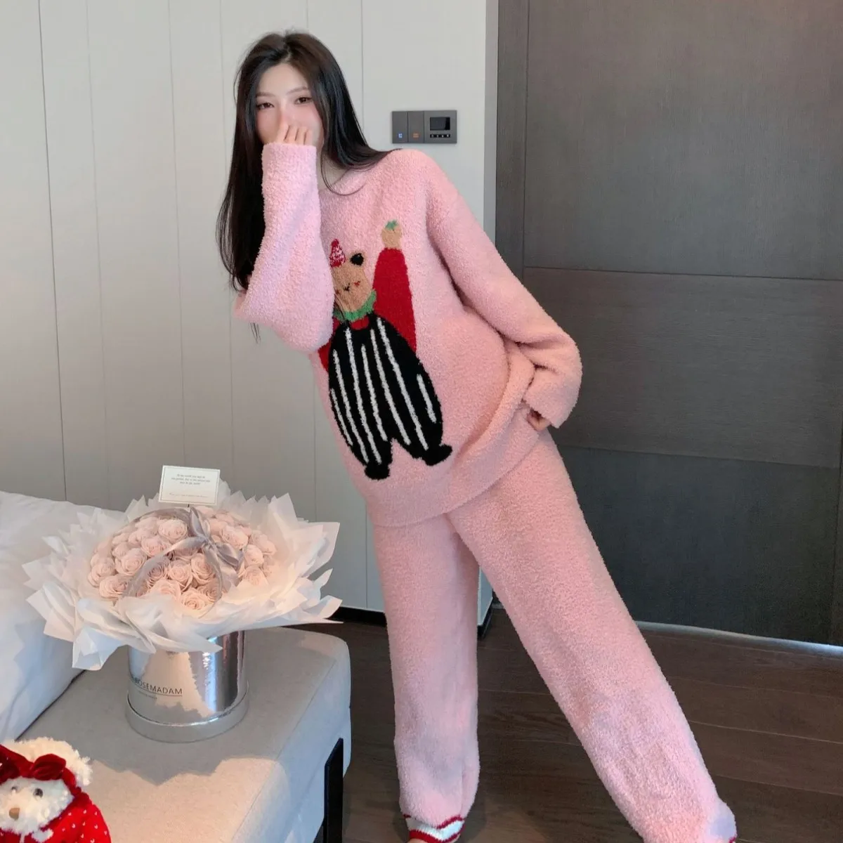 Cartoon teddy bear, sweet and cute sleepwear, loose fit, round neck pullover, soft and thick, lazy style home clothes for women