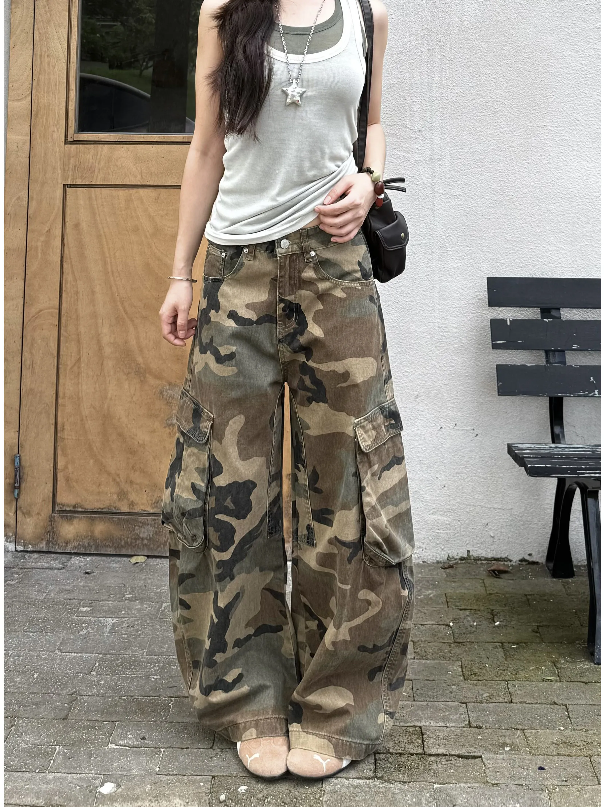 Retro American Loose Fit Camouflage Work Trousers with Multiple Pockets for Men And Women Floor-Length Street Style Jeans