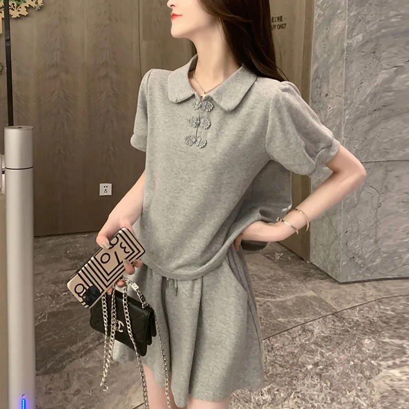 Conjunto de dos piezas de pantalones cortos de manga corta para mujer, traje deportivo informal de calle explosiva para celebridades de Internet, moda pequeña, 2025