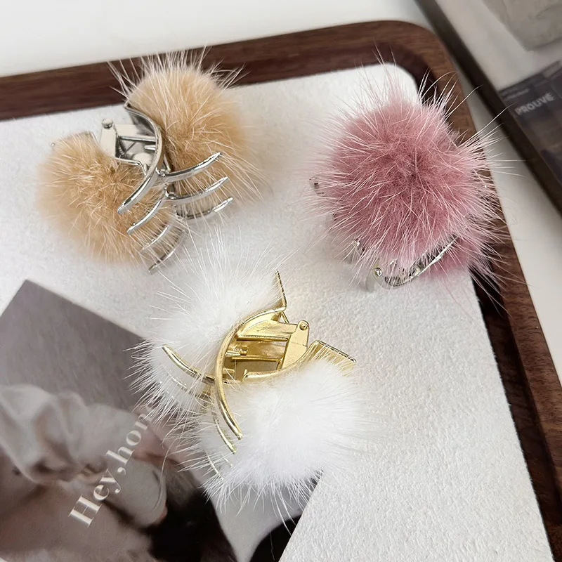 Winter New Plush Ball Metal Small Hair Claw High Ponytail Fixed Hairpin for Woman Girl Sweet Hair Clips Fashion Hair Accessories