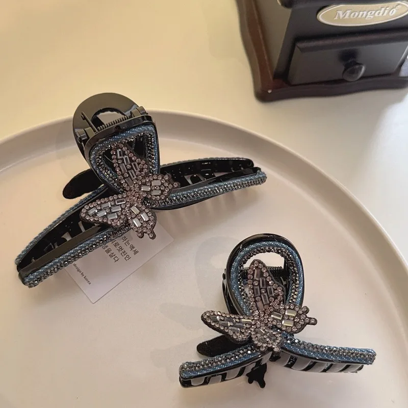 

Elegant Full-Diamond Butterfly Hair Claw, Popular Oversized Hair Claw for Women, Bun Hairpin for the Back of the Head, Hair Clip