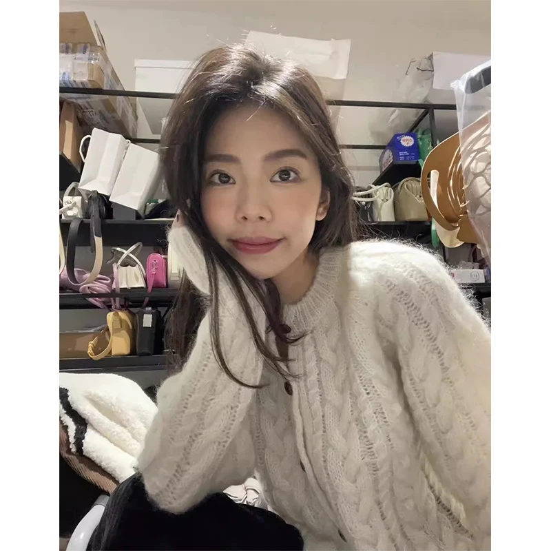 

Вязаный свитер-кардиган женский с узором «косы» и цветами, утепленный, с длинными рукавами, круглым вырезом, весенний