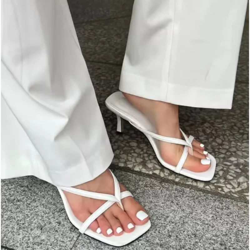 

2025горячие летние женские тапочки во французском стиле с застежкой на носок, модные модельные туфли-шлепанцы, женская элегантная обувь на высоком каблуке, стиль для взрослых