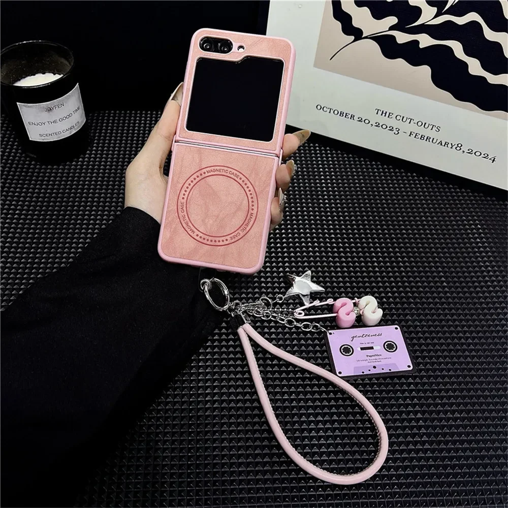 

Fashion Frosted Letter With Star Pendants Short Chain Case For Samsung Galaxy Z Flip 7 6 5 4 3 Magnetic Shockproof Protect Cover