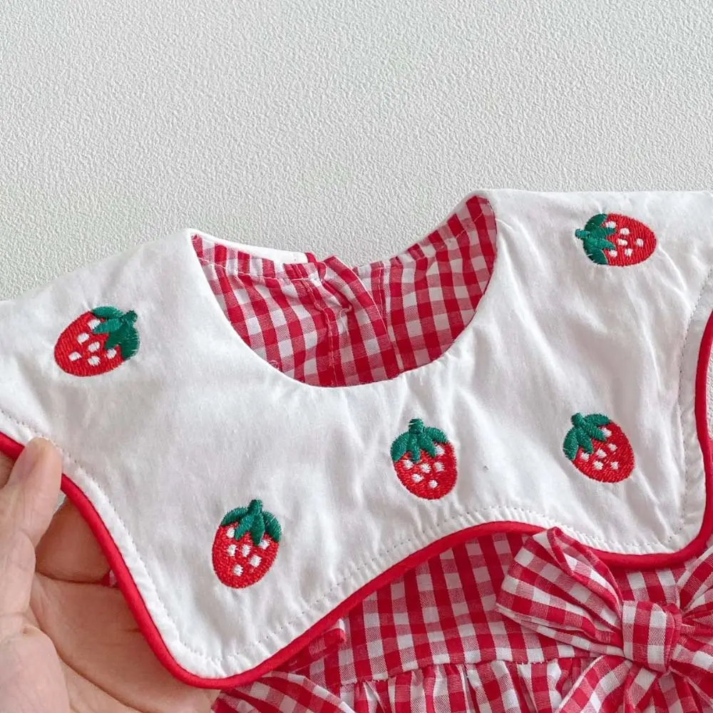Red Gird Sleeveless Girls Bodysuits Strawberry Embroidery Lace Collar Newborns Clothes Soft Strawberry Print