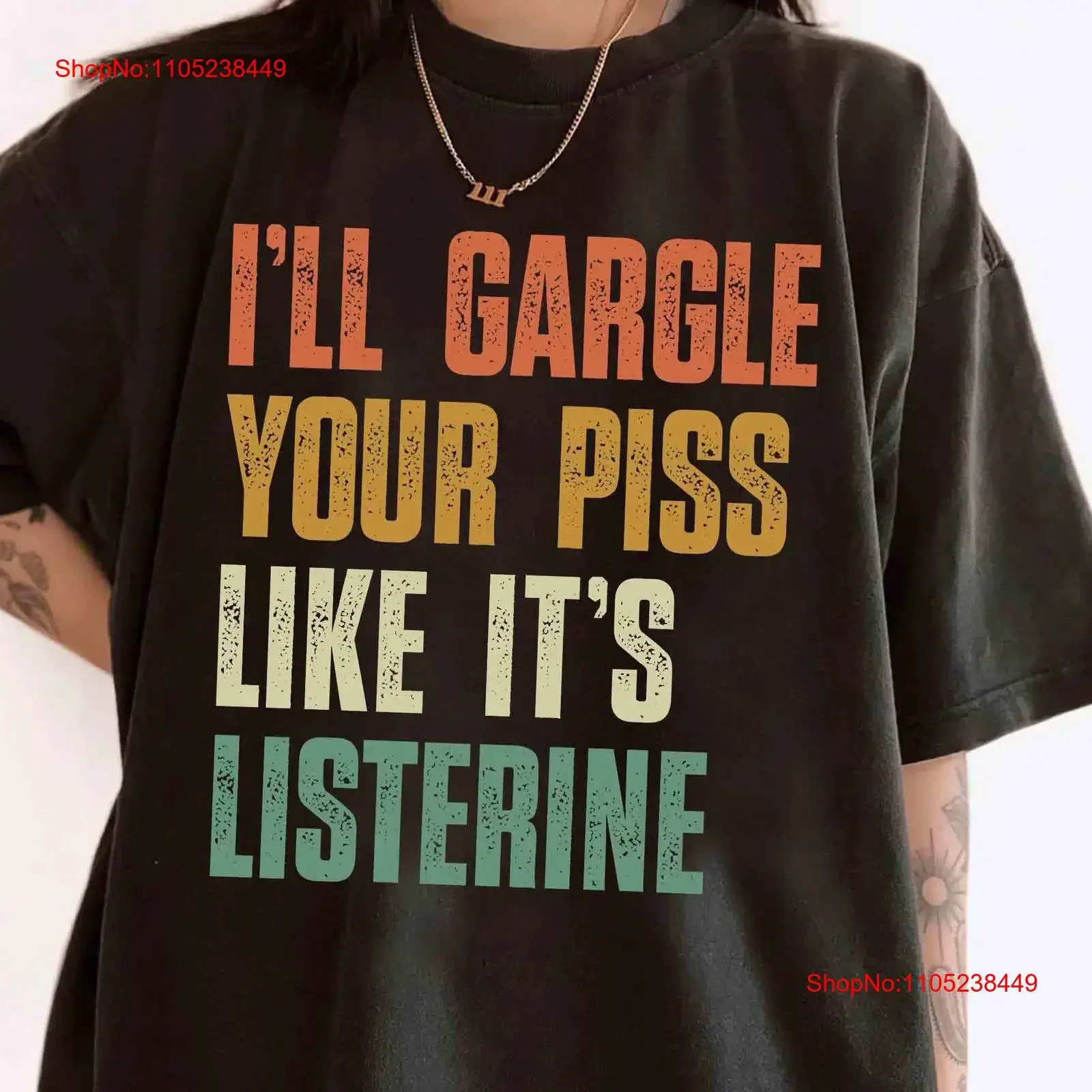 Camiseta con diseño de meme divertido de humor negro y sarcasmo estúpido: 'I'll Gargle Your Piss Like It's Listerine' para mujer, estilo vintage lavado y elegante.