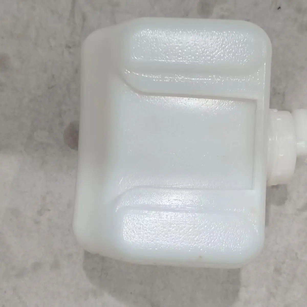 Coolant Overflow Reservoir Water Tank For Mitsubishi Montero Pajero L200 MB605260