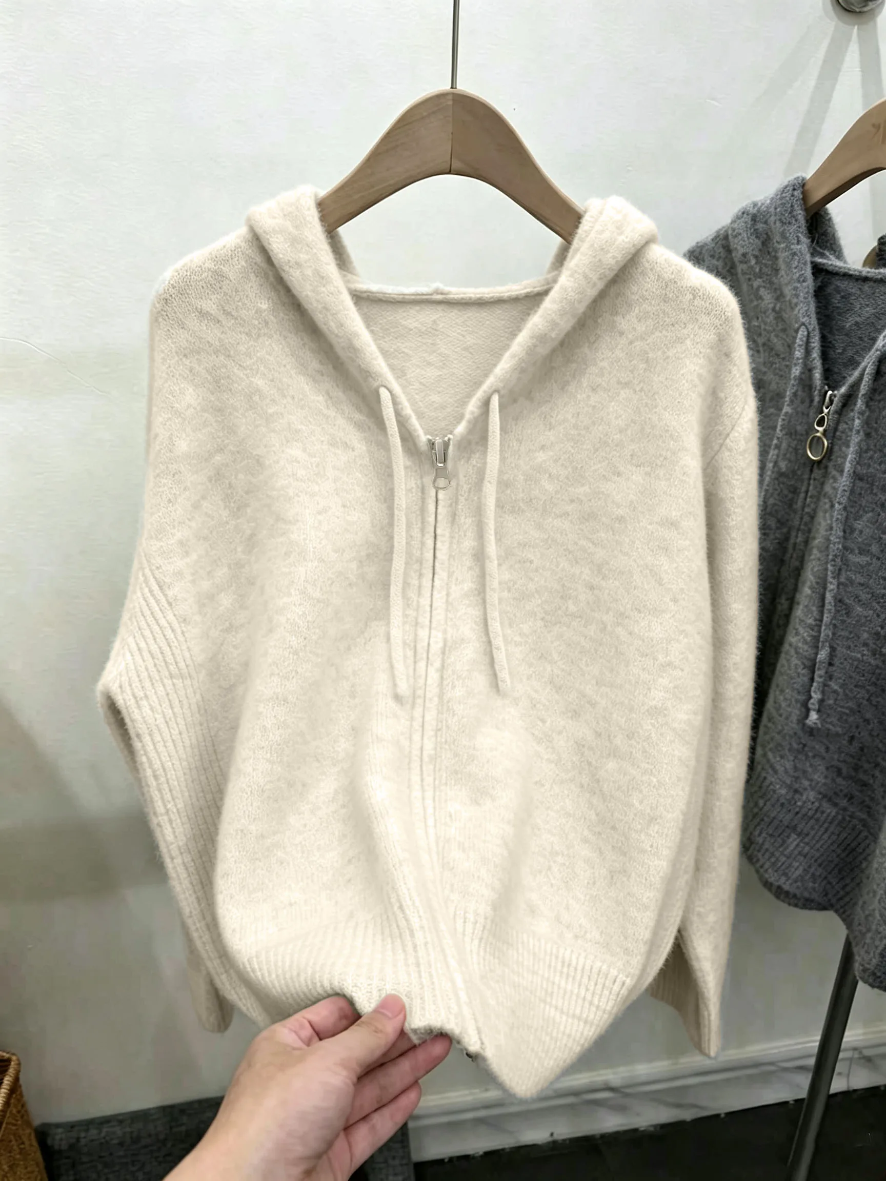 Picture 5: Women's soft hooded zipper knitted cardigan, fashionable, simple, casual, and comfortable, autumn and winter style