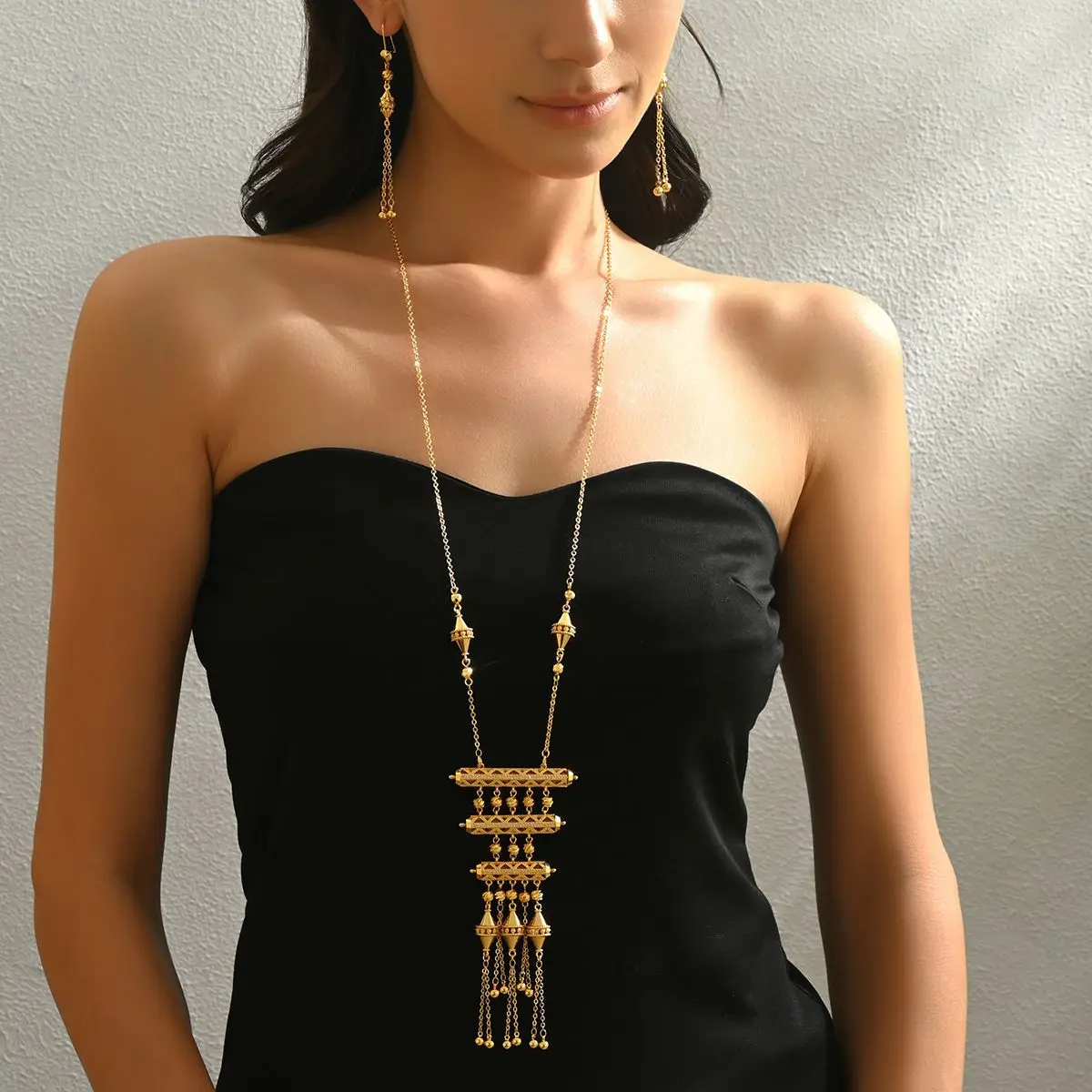 

Новый модный комплект украшений из Дубая: позолоченные 24-каратным золотом ожерелье и серьги для элегантного подарка на помолвку или вечеринку, ювелирный подарок для любимой.