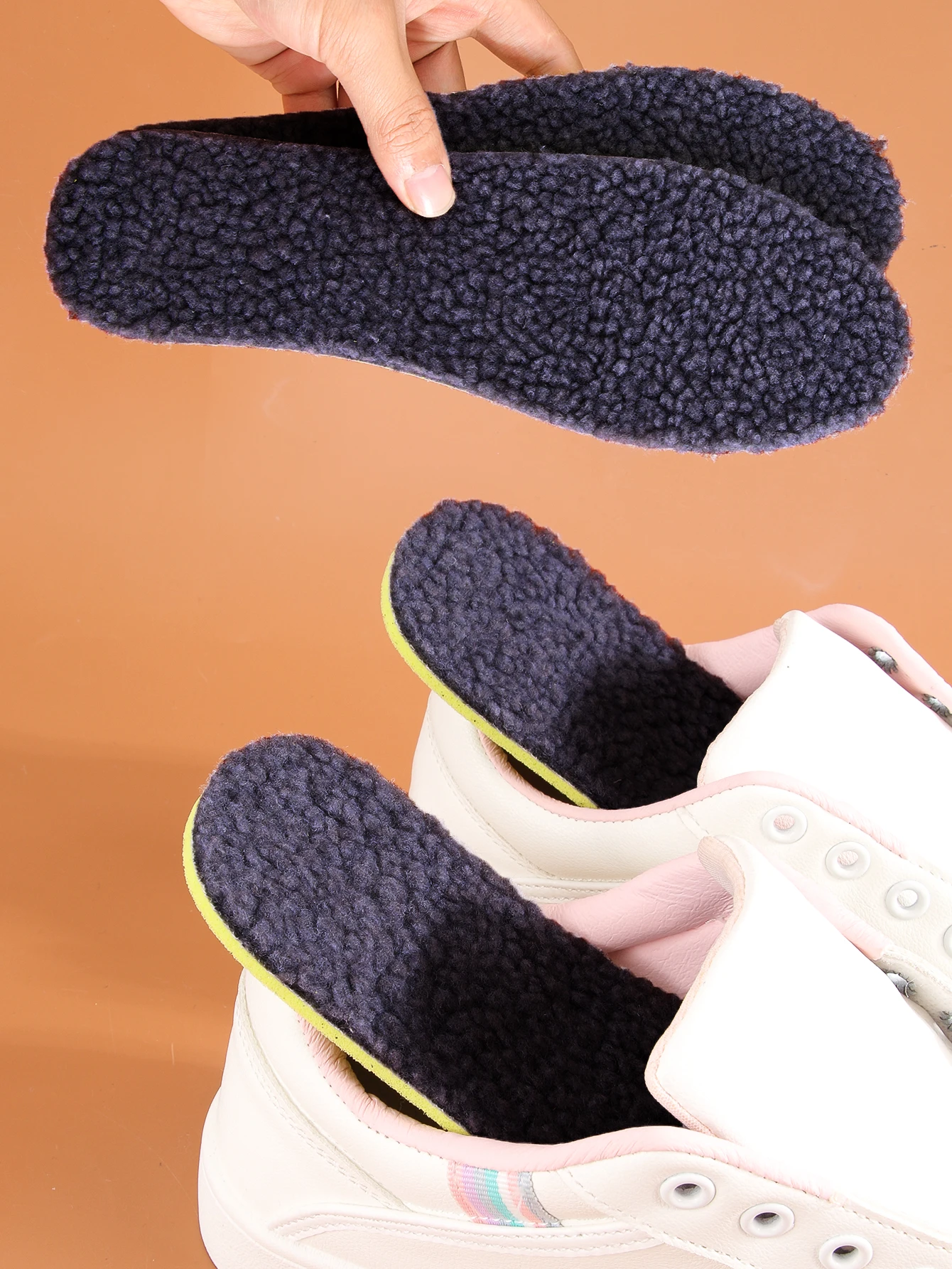 แผ่นรองรองเท้ากำมะหยี่ขนแกะ3คู่เพื่อความอบอุ่นและป้องกันเท้าในฤดูหนาวผู้ชายและผู้หญิงเพิ่มตุ๊กตาเพื่อดูดซับเหงื่อและการระบายอากาศ