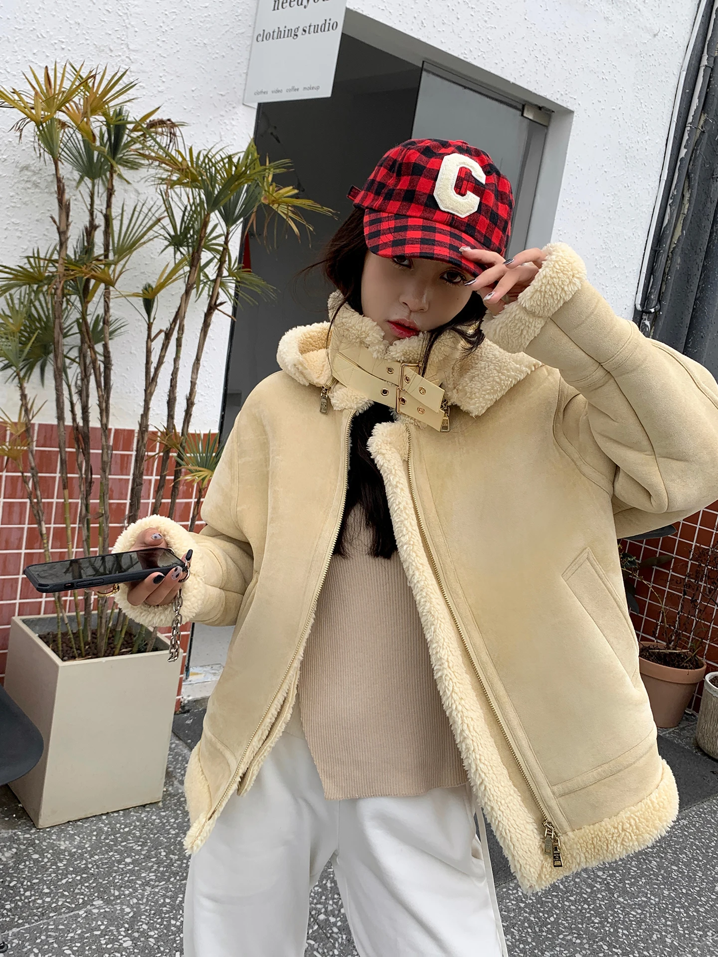 

Женская куртка-косуха из экокожи и замши цвета хаки с мехом, свободного кроя, с длинными рукавами, бренд Aviva on Earth