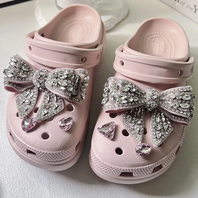 Funkelnde Strass-Schleifen-Schuhverzierungen: Modische Kristall-Diamant-Ornamente als dekorative Accessoires für Sandalen und Partygeschenke