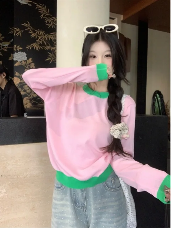 

Весна-Осень 2025: Женский вязаный свитер с длинным рукавом и круглым вырезом, розовый, с контрастными вставками, приталенный, верхняя одежда