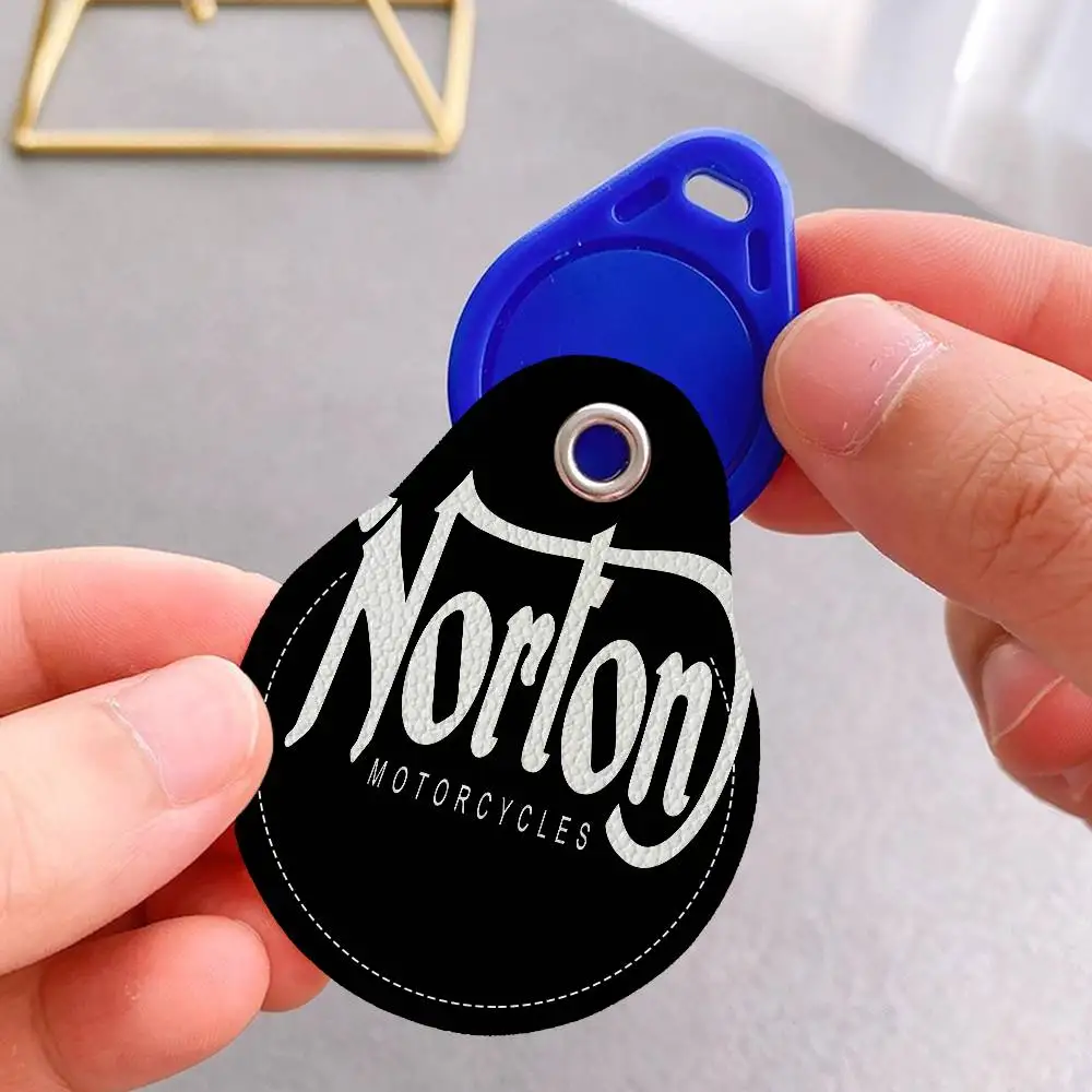N-NORTONS دراجة نارية شعار المرأة البسيطة بولي Leather حافظة جلدية المفاتيح الوصول حافظة للبطاقات مفتاح علامة حلقة شارة صغيرة حلقة رئيسية قفل الباب العلامات