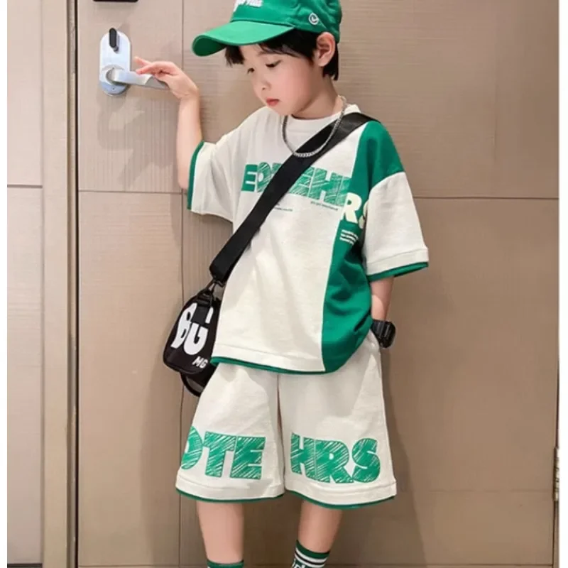 

Детская одежда в Корейском стиле 2024 летний наряд для мальчиков-подростков с буквами новый детский костюм тонкая футболка с коротким рукавом + шорты комплект из двух предметов