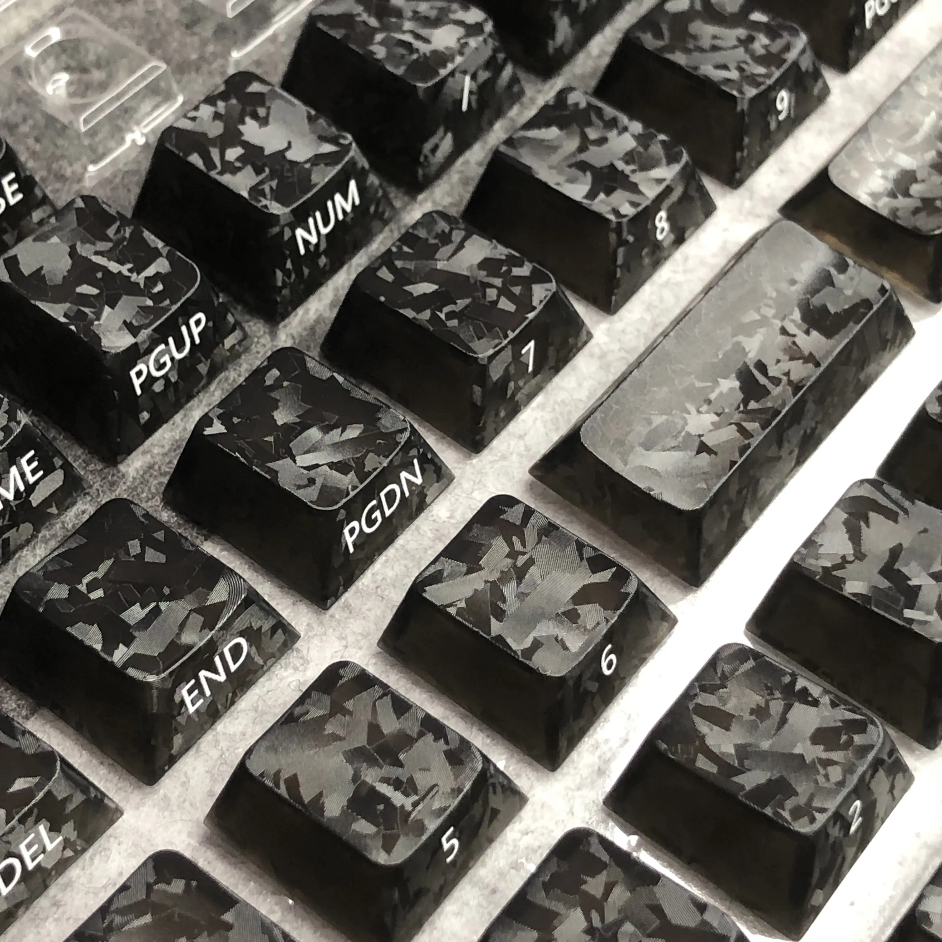 Forged carbon fiber carbon grain side engraved keycap Original PC light transmission process Mechanical adaptation wooting