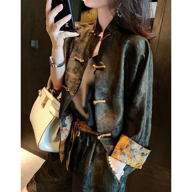 

New Chinese Sle Women's irt Embroidered Song Silk Stand Collar Tang Costume Jaet Spring Faion Design Button Detail