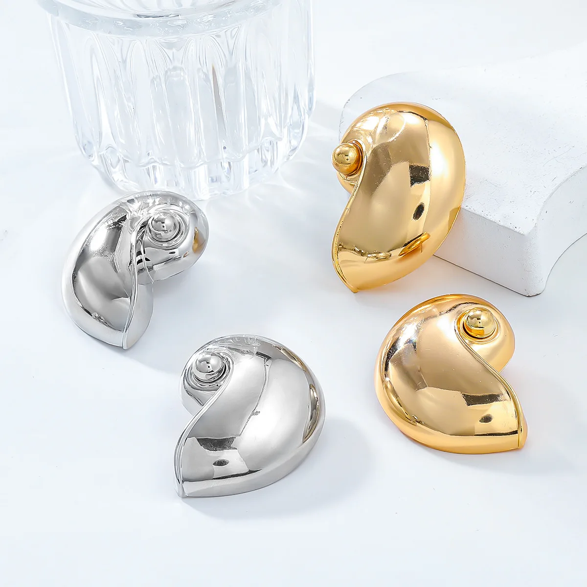 Summer new ocean wind alloy conch earrings exaggerated earrings women's glossy metal studs foreign trade