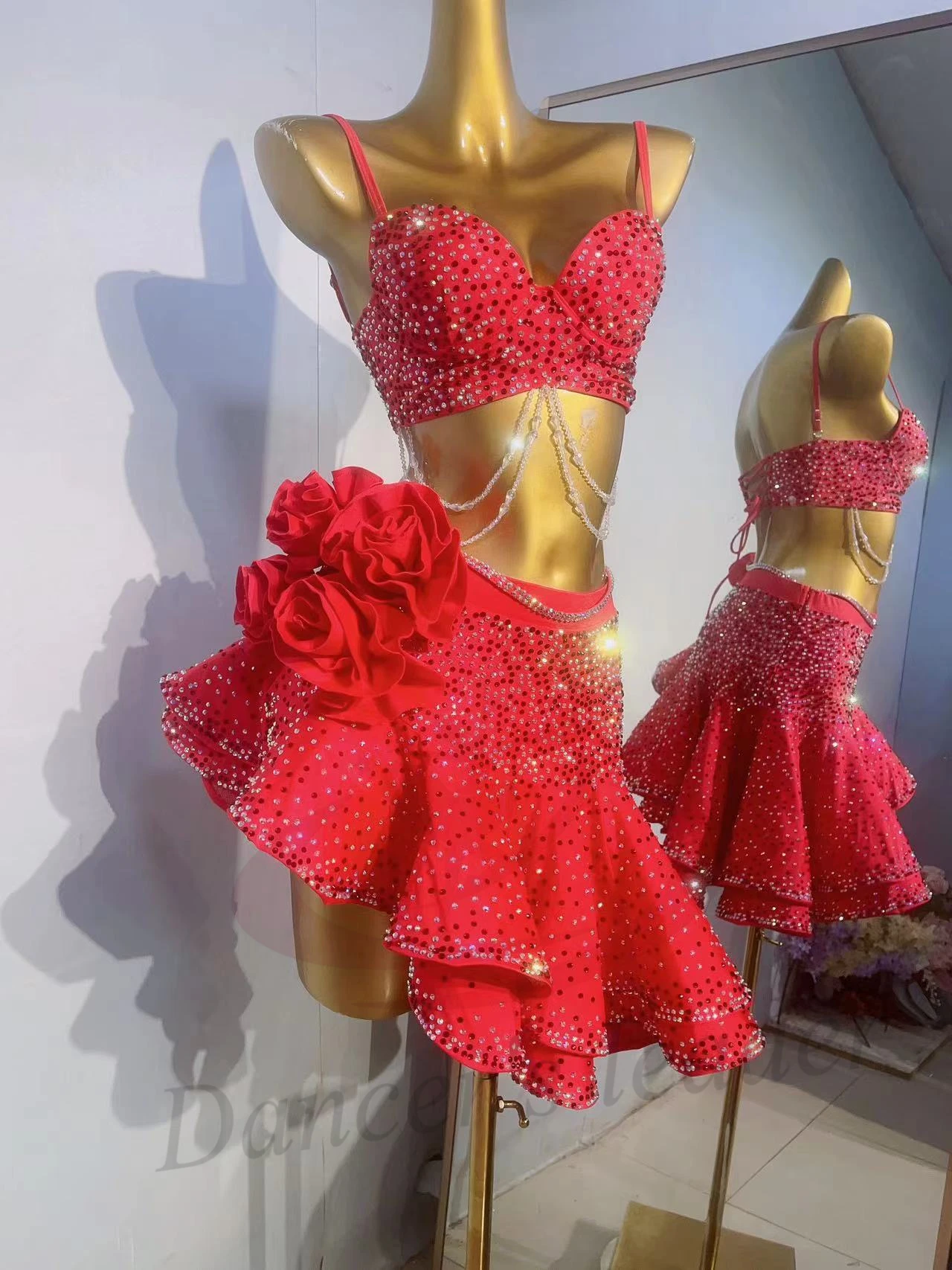 

Женское платье для латиноамериканских танцев, эксклюзивное двухцветное платье с крупными красными цветами и стразами, профессиональная одежда для сцены Танго для взрослых и женщин