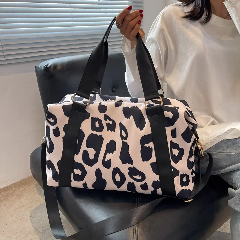 Bolsa deportiva con estampado de leopardo para hombre y mujer, bolso de mano de gran capacidad, resistente al agua, ideal para Yoga, natación,