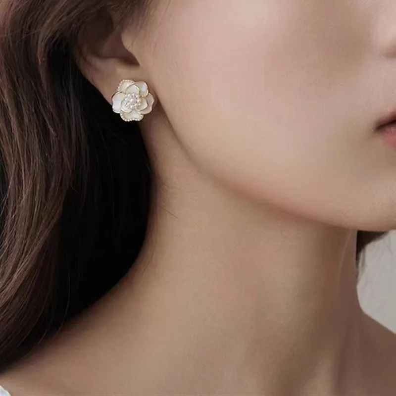 Exquisite White Color Camellia Earrings Pearl Flower Stud Earring for Women Jewelry Party Girls Sweet Luxury Accessories Gifts