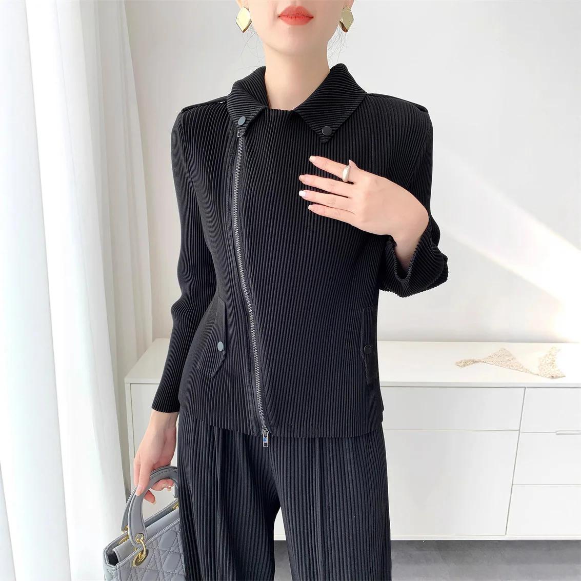 Miyake Pleated Jacket Women's Motorcycle Jacket Autumn/Winter Short-Sleeved Slim-Fit Diagonal Zipper Cardigan Women's Clothing