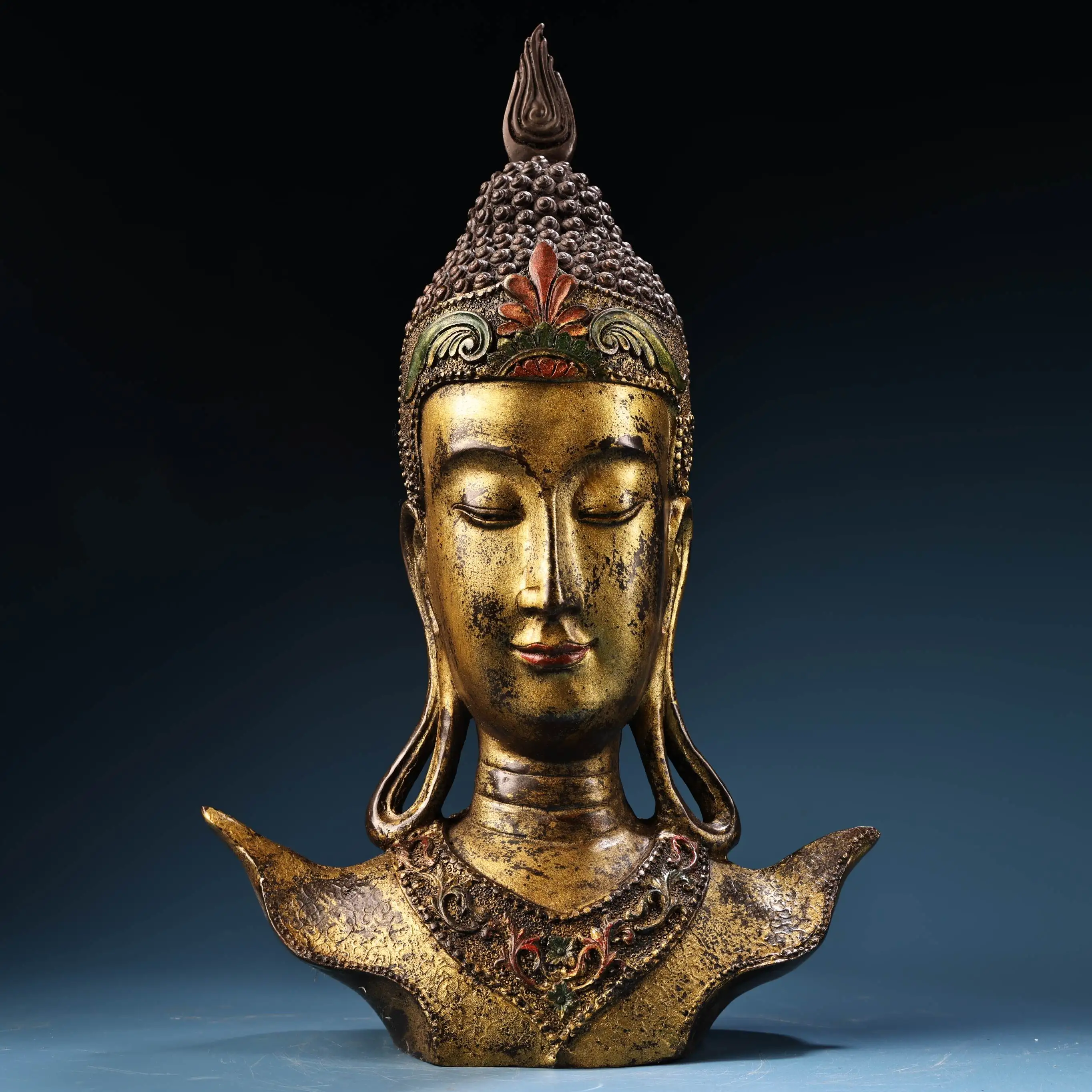 15 "templos nepaleses antiguos bronce dorado cinabrio alto alivio Shakyamuni cabeza de Buda golosinas Amitabha salón de adoración