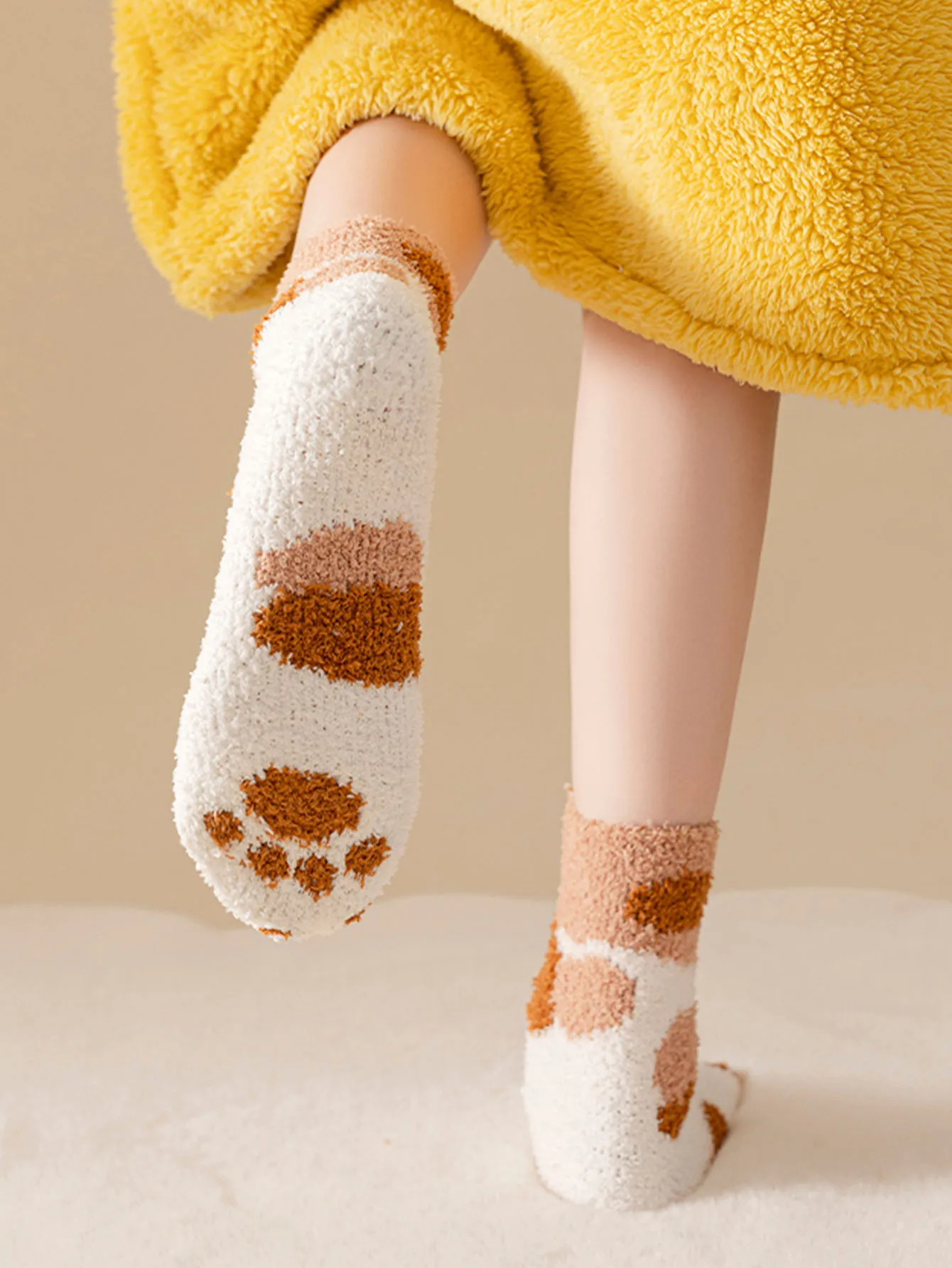 Women Winter Funny Cute Warm Fluffy Socks Soft Cat Paw Footprint Pattern Socks Female Thick Coral Fleece Home Floor Sleep Socks view 4