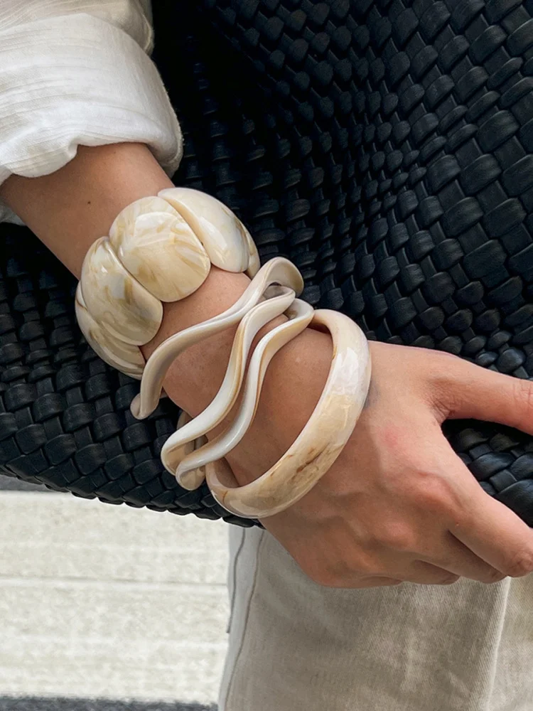 

Fashionable Resin Acrylic Women's Elastic Bracelet Gradient Dyeing Ins Style Commuter White ACRYLIC Elastic Bracelet