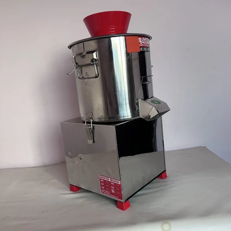 Image of Fleischschüssel, Würfelmaschine, Brötchen, Füllmühle, gehacktes Hackfleisch, Lauch, Sellerie, Gemüsehacker, Ausrüstung