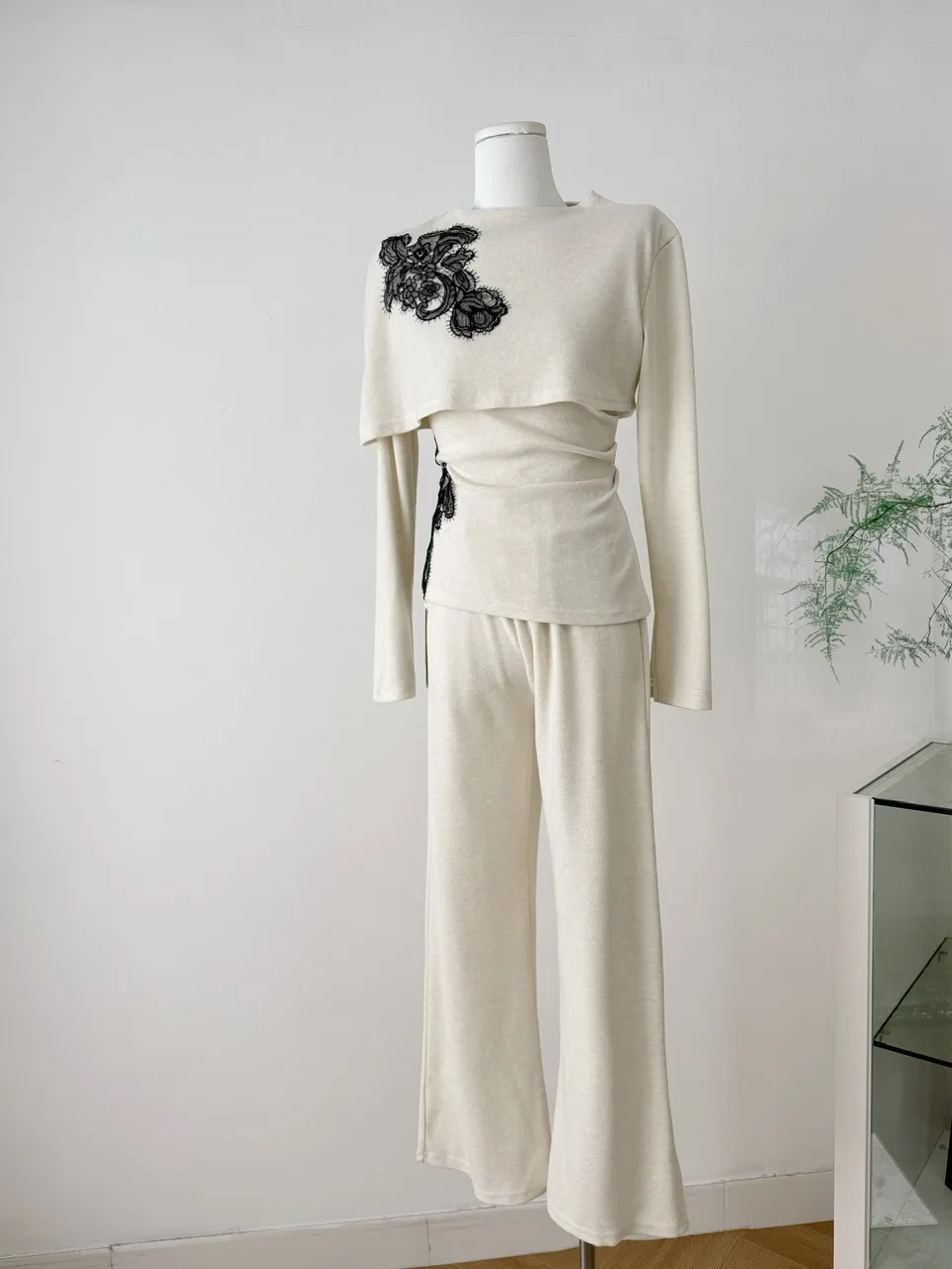 

Ele Heavy Embroidery Lace oulder Wrap Long Sve Slim Fit Трикотажный топ с высокой талией Прямые брюки Осенний комплект из двух предметов