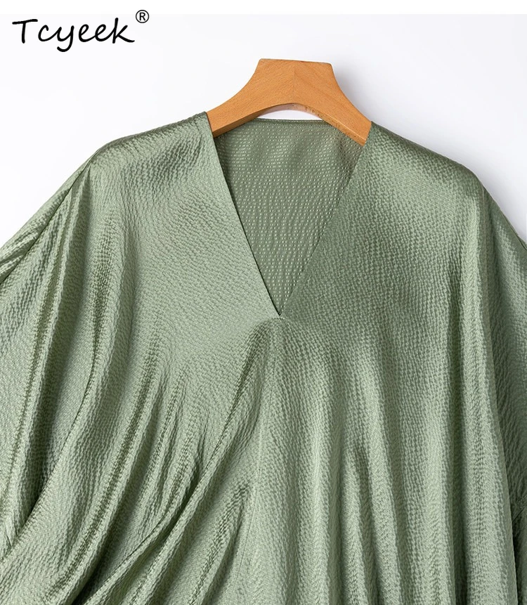 

Tcyeek 19MM 100% Mulberry Silk Elegant T-shirts for Women Batwing Sleeve Womens Tops Summer Clothes V-neck Loose Fit Топ Женский