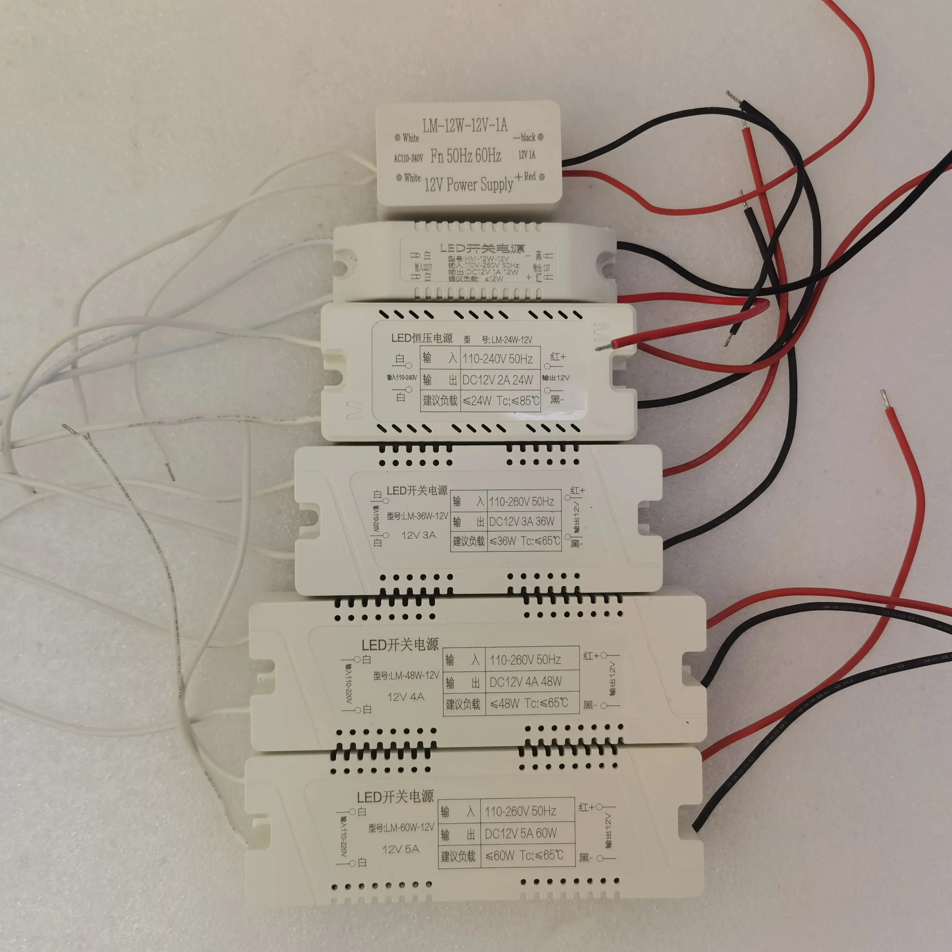 Alimentatore Driver LED AC110-240V a DC 12W 24W 36W 48W 60W 12V2A 3A 4A 5A AC/DC per lampada di illuminazione a strisce LED