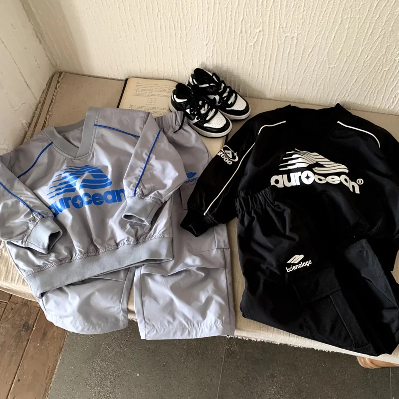 

Комплект для мальчиков, осень-весна 2023, Новое поступление, детская одежда, модная крутая винтажная рабочая одежда с буквенным принтом, комплект из двух предметов