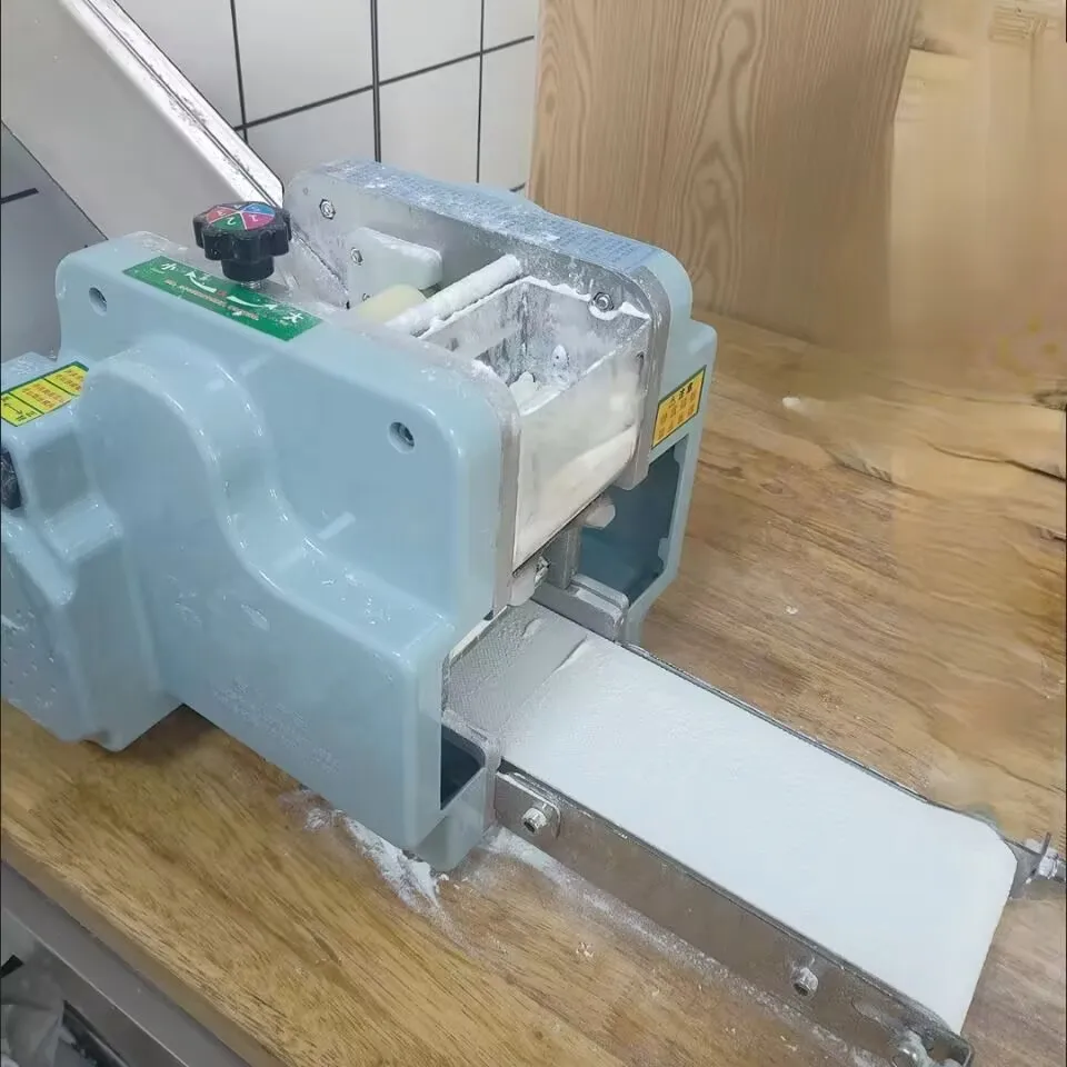 

110 В/220 В автоматическая домашняя машина для пельменей, тесторезка, машина для изготовления кожи, пресс для пасты, маленькая коммерческая квадратная форма, круглая