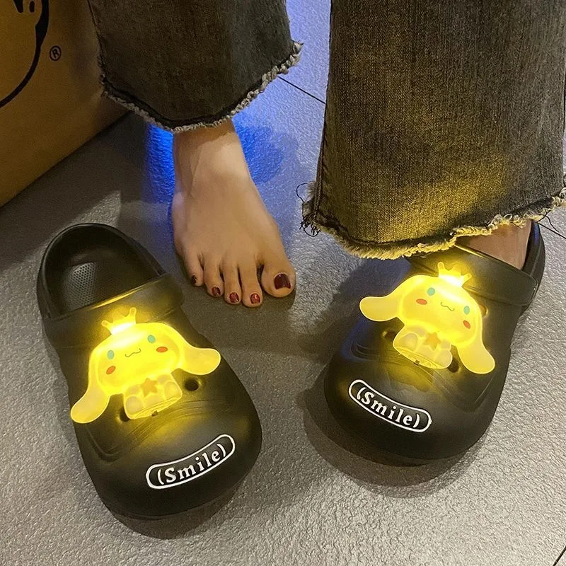 

Internet celebrity glowing hole shoes for women in summer fashionable sparkling jade Guigou luminous slippers for outdoor wear